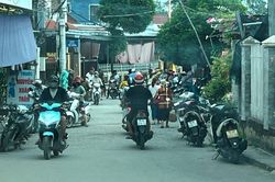 Dùng xăng tự tử, hai vợ chồng thương vong tại nhà riêng
