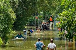 Hà Nội chủ động đáp ứng y tế cho người dân nơi rốn lũ