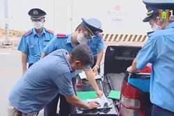 Xe chuyên dùng đưa đón học sinh có màu sơn vàng đậm