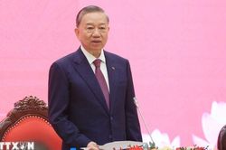Chủ tịch Đảng Nhân dân Campuchia Samdech Hun Sen chúc mừng Tổng Bí thư Tô Lâm