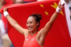 Tin nóng thể thao sáng 4/8: Quần vợt nữ Trung Quốc làm nên lịch sử Olympic, MU đón tin buồn trước mùa giải mới