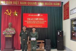 Tuyên dương chiến sĩ biên phòng dũng cảm cứu người dân bị lũ cuốn