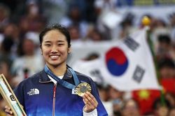 Ngôi sao cầu lông xứ Hàn giành tấm HCV Olympic lịch sử sau chiến thắng cách biệt đối thủ Trung Quốc