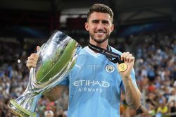 Đánh giá sâu Aymeric Laporte và so sánh với các trung vệ khác của Real