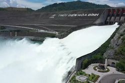 Sáng nay (5/8), Thủy điện Hòa Bình tiếp tục mở cửa xả đáy thứ 3