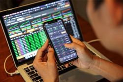 Chứng khoán hồi phục sau phiên bán tháo, VN-Index lấy lại mốc 1.200 điểm