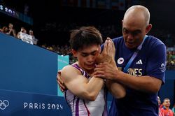 Người hùng Đông Nam Á Carlos Yulo: Tranh cãi, mâu thuẫn và 2 tấm HCV Olympic