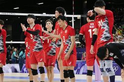 Cầu thủ Nhật Bản khóc nức nở sau khi thua ngược, vuột vé vào bán kết Olympic sau 48 năm