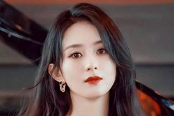 Triệu Lệ Dĩnh 'rinh' giải Bách Hoa, ngày càng chứng tỏ là 'của hiếm' trong C-biz