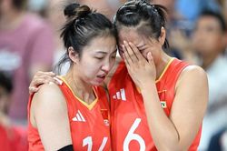 Huyền thoại hàng đầu thế giới bất lực, tuyển bóng chuyền nữ Trung Quốc thất bại cay đắng ở tứ kết Olympic 2024