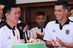 HLV Hoàng Anh Tuấn giải 'bài toán khó' ở Bình Dương