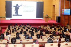 Tuyên truyền, giáo dục, hỗ trợ phụ nữ tham gia giải quyết một số vấn đề xã hội