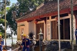 Vệ sinh, khơi thông cống rãnh sau lũ