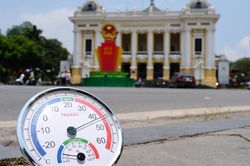Hà Nội, Bắc Bộ, Trung Bộ hứng chịu nắng nóng gay gắt khắc nghiệt kéo dài