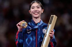 Nữ võ sĩ taekwondo Thái Lan giành HCV Olympic 2024 và nhận thưởng 'khủng'