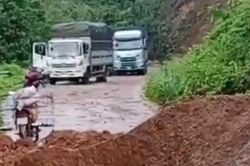 Bình Thuận: Sạt lở nghiêm trọng trên đèo Tà Pứa, giao thông chia cắt