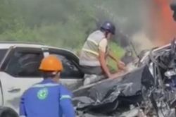 Nhóm 'người hùng' cứu tài xế kẹt trong ôtô trên cầu Phú Mỹ