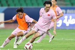 HLV Kim Sang Sik, AFF Cup và tin vui bất ngờ từ V-League