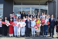 Bộ trưởng Ngoại giao Bùi Thanh Sơn thăm nhà máy Ebetsu của Coop Sapporo tại Hokkaido và giao lưu với thực tập sinh Việt Nam