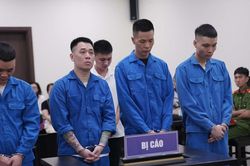 Mâu thuẫn tình cảm, gã trai rủ người 'giăng bẫy', chiếm đoạt tiền của bạn gái cũ