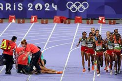 Cựu vô địch Pháp đổ gục khi đang thi đấu ở Olympic khiến khán giả lo lắng