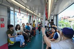 Hàng nghìn người hào hứng trải nghiệm metro Nhổn - Ga Hà Nội