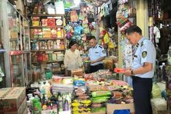 Thừa Thiên Huế: Kiểm tra thị trường bánh Trung thu, hàng hóa năm học mới