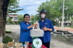 Đổi sách lấy cây, lan tỏa thông điệp yêu thương