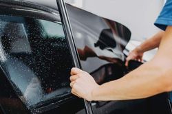 Các phụ kiện nên có trên xe ôtô trong những ngày nắng nóng