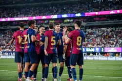 La Liga nhìn từ hàng tiền vệ: Sự tương phản Real Madrid và Barca