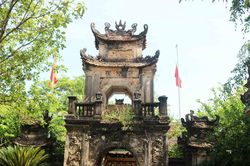 Chiêm ngưỡng nghi môn cổ đẹp bậc nhất quê lúa