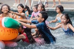 Sôi động sân chơi dành cho mẫu nhí dịp hè