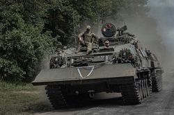 Thiết giáp Ukraine thọc sâu gần 30km vào lãnh thổ Nga