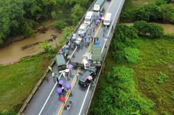 Ba ô tô tông liên hoàn trên cao tốc Nội Bài - Lào Cai, một người chết
