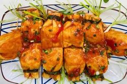 Lạ mắt, ngon miệng với món đậu hũ bao bố