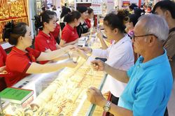 Giá vàng hôm nay: Giá thế giới tăng lên mức cao nhất kể từ đầu tháng 8/2024