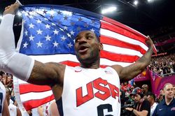 LeBron James thực sự vĩ đại, kiến trúc sư cho tấm HCV bóng rổ của Mỹ