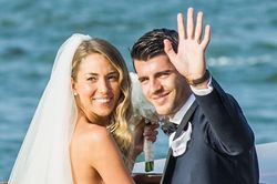 Nhà vô địch EURO bất ngờ thông báo ly hôn, vợ người mẫu ám chỉ lý do đổ vỡ