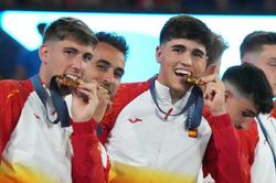 Cầu thủ Barca khoe huy chương EURO lẫn Olympic xong thua đậm đối thủ, bị chỉ trích không thương tiếc