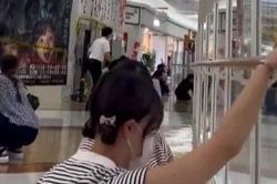 Động đất ở Nhật Bản: Người dân phải ngồi xuống bám vào lan can ở siêu thị