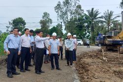 Sóc Trăng: thi đua 15 ngày đêm đẩy nhanh thi công cao tốc