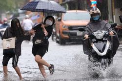 Miền Bắc tiếp tục hứng mưa lớn