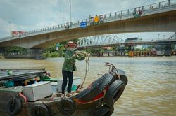 Xóm thương hồ trên dòng Kênh Tẻ