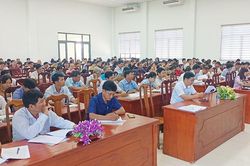 UBND huyện Châu Phú tập huấn công tác rà soát hộ nghèo, hộ cận nghèo năm 2024