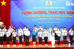 Tuyên dương, khen thưởng học sinh con công nhân, viên chức, lao động
