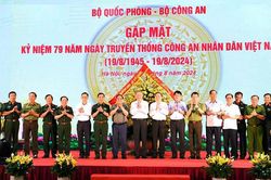 Luôn kề vai, sát cánh, đoàn kết thực hiện thắng lợi nhiệm vụ quốc phòng, an ninh