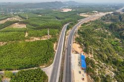 Nghiên cứu việc phân luồng xe trên cao tốc Cam Lộ - La Sơn