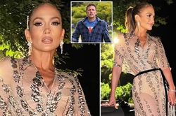 Jennifer Lopez 'lờ tịt' Ben Affleck vào sinh nhật của chồng, đăng một loạt ảnh chân dung tuyệt đẹp