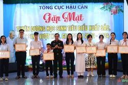 Tổng cục Hậu cần tuyên dương học sinh tiêu biểu xuất sắc, vượt khó khu vực miền Trung