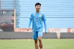 'Thần đồng bóng đá' Nam Định có bến đỗ bất ngờ; Tưng bừng khai màn Ngoại hạng Anh